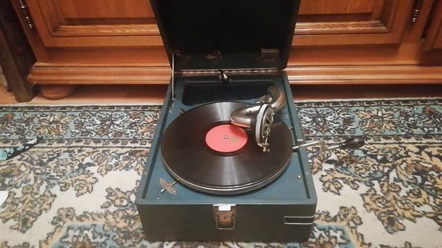 "Цветущий май" медленный танец, играет патефон. смотреть онлайн