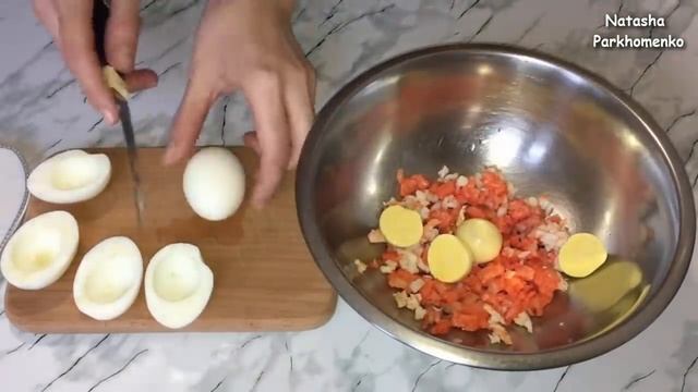 Фаршированные Яйца По-Королевски!!! Это Невероятно Вкусная Закуска на Новый Год!!! / Stuffed Eggs смотреть онлайн