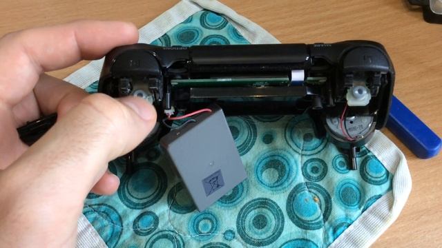 Тупизм инженеров Sony Dualshock 4 R2 L2 смотреть онлайн