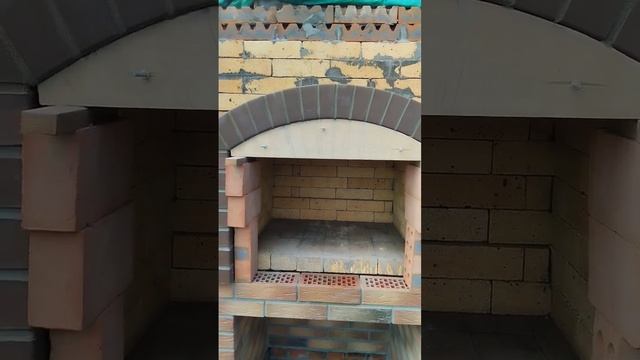 кладка арки на мангале из облицовочного кирпича