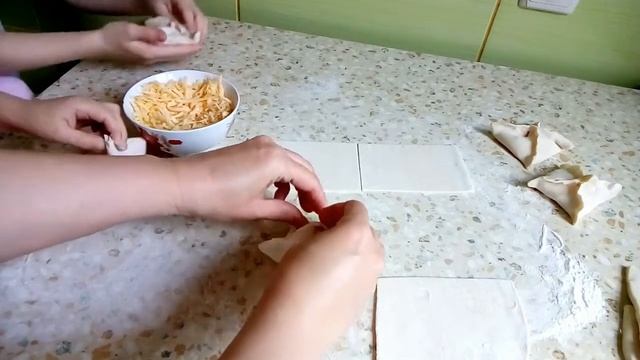 Что приготовить из слоёного теста. Простой и быстрый рецепт булочек к чаю смотреть онлайн