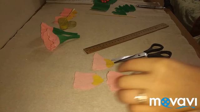 Мальви із гофробумаги крепбумаги об'ємні квіти для декору смотреть онлайн