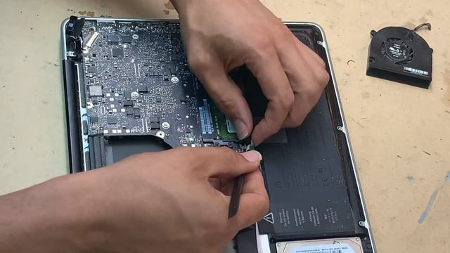 MacBook Pro 2012 (A1278) Thermal Paste Replacing AND Cleaning Fan (Disassembly) StepByStep [PART 1] смотреть онлайн
