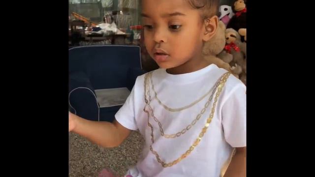 Grey tries to do her little sister’s makeup смотреть онлайн