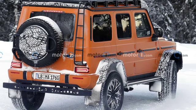 Mercedes G-Class 4x4 Squared Spied And Camo Can’t Hide The Big SUV смотреть онлайн