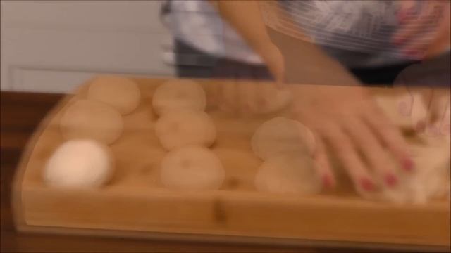 Bułki z piekarni jak za starych dobrych czasów. Przepis jak zrobić domowe bułeczki. MENU Dorotki смотреть онлайн