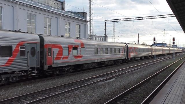 ЭП1М-627 с поездом №338 Санкт-Петербург—Самара прибывает на станцию Нижний Новгород-Московский смотреть онлайн