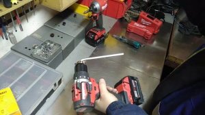 Milwaukee 2801   замена патрона