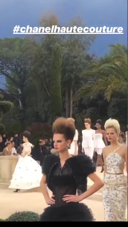 Кристен на показе Chanel в Париже смотреть онлайн