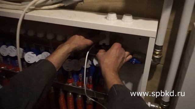 Автоматика отопления на базе контроллера Tech.  Монтаж сервоприводов на коллектор теплого пола