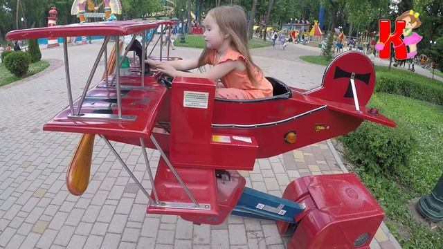 Гуляем в парке Горького, прыгаем на батуте, конфеты  Candy Land и мороженое Bubble Waffle.