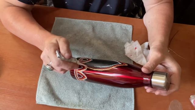 Decor of a thermos bottle with dot painting. Декор бутылки термоса точечной росписью. Video Process смотреть онлайн