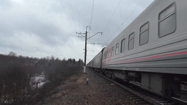 "Z и V" Электровоз ЧС7-062 с пассажирским поездом №16 Москва - Архангельск смотреть онлайн