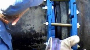 Ремонт чугунной трубы (раструба) под давлением! РУРС - Ремонтный Уплотнитель Раструбных Соединений