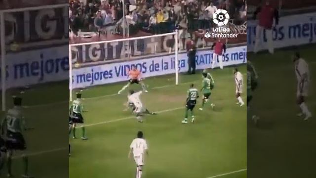 Вспоминаем вместе звёздные игры Дани Алвеса в команде Барселона. смотреть онлайн