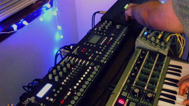Analog Four / Eurorack Modular / Yamaha TG33 Synth Jam смотреть онлайн