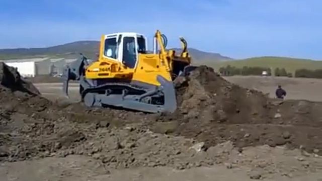 Бульдозер Liebherr PR 744 - планировка участка смотреть онлайн