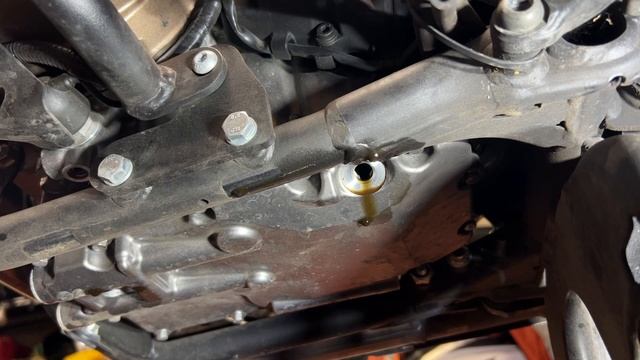 2017 Africa Twin Manual - Oil And Oil Filter Change.