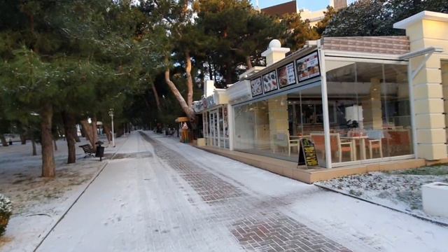 19 ЯНВАРЯ - КРЕЩЕНСКИЕ МОРОЗЫ В ГЕЛЕНДЖИКЕ. ГОРОД В СНЕГУ! #геленджик #море #жизнь смотреть онлайн