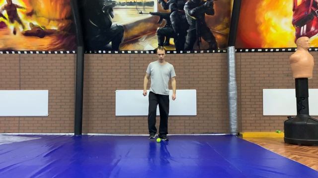 Разминочные упражнения с малым мячом смотреть онлайн