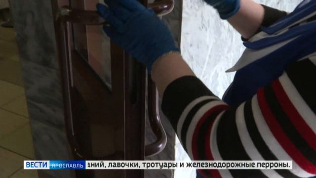 Сотрудники МЧС провели дезинфекцию вокзала "Ярославль Московский" смотреть онлайн