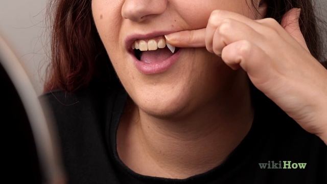 How to Apply Vampire Fangs Without Glue смотреть онлайн