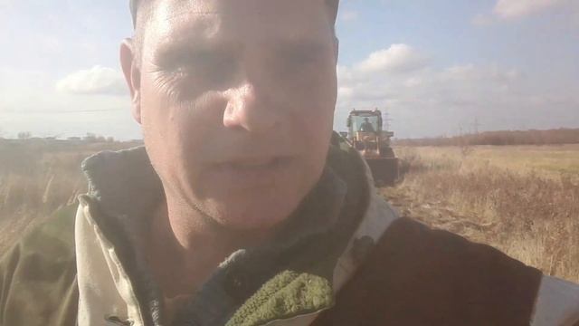 Как китайцы строят дороги в России. Напрямую через заросли в полях.