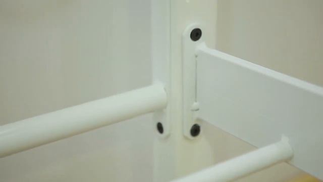 Diana Mini Na Derevyannykh Nozhkakh