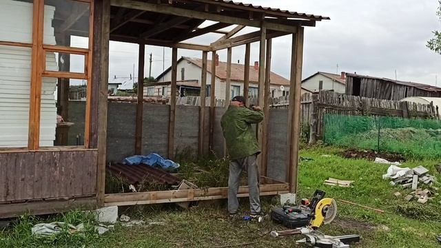 ОБШИВКА СТЕН, ПЛОСКИМ ШИФЕРОМ | ? МИНИ-ДОМ СВОИМИ РУКАМИ #14⠀⠀ смотреть онлайн