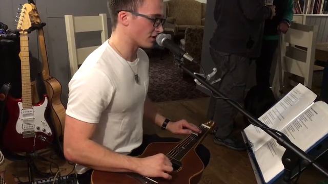 Owen Lister singing Cardboard King (Martin Harley) смотреть онлайн