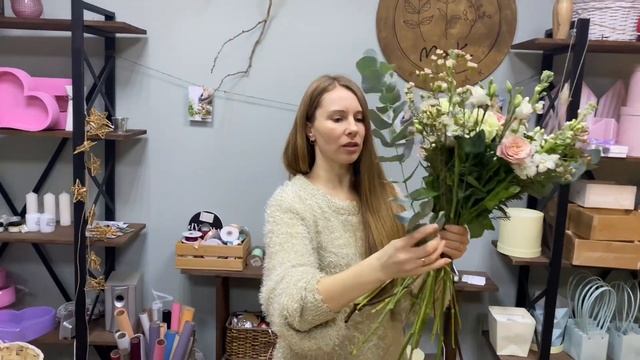 Упаковка букета в пудровых оттенках смотреть онлайн
