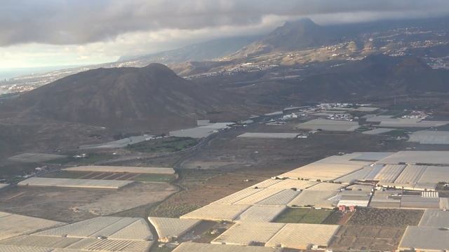 Landing at Tenerife Airport South, Canary Island смотреть онлайн