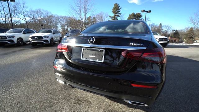 2022 Mercedes-Benz E-Class E 450 Sedan | Video Tour with Julie смотреть онлайн