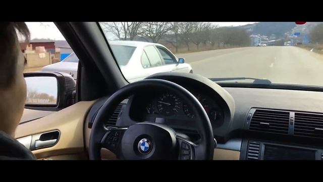 BMW X5 E53 4.4i V.s. E39 2.5i