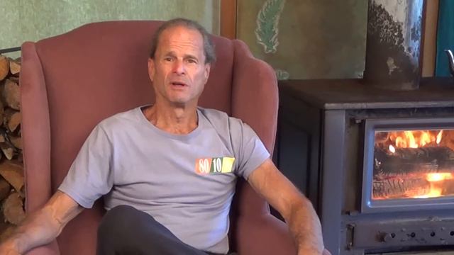 How Long To Wait Between Meals and Courses, On The 80/10/10 Diet? (Dr. Graham Q&A Ep. 13) смотреть онлайн