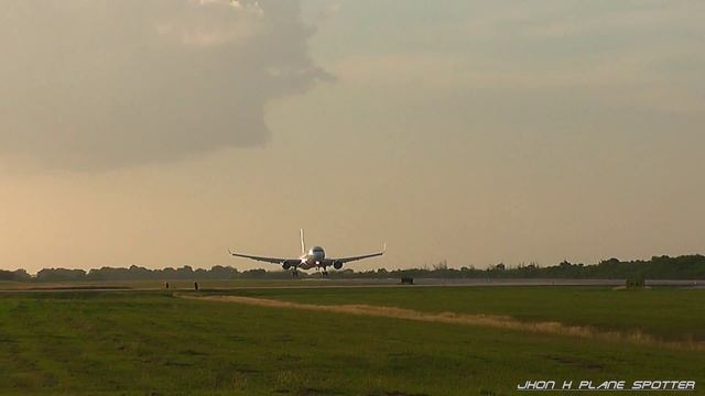 BOEING 767-300 ER landing at Romana Airport .??? смотреть онлайн