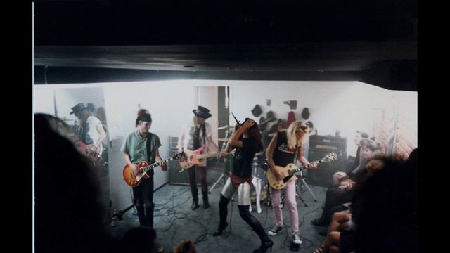 Green River live @ Luna Shoe Store, Seattle (August 21, 1987) смотреть онлайн