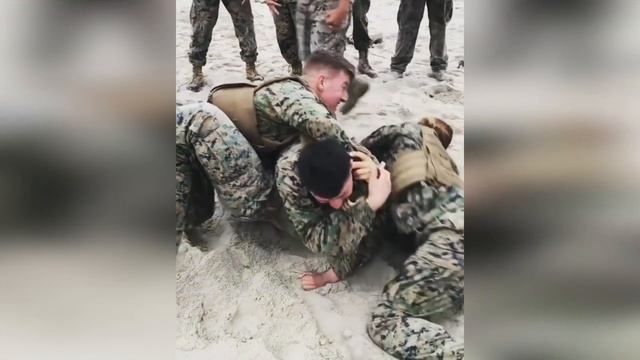 Настоящие тренировки Американских МОРПЕХОВ смотреть онлайн