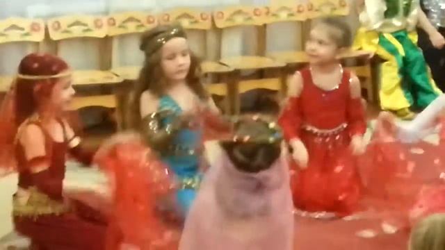 ВОСТОЧНЫЙ ТАНЕЦ В ИСПОЛНЕНИИ ДЕТЕЙ смотреть онлайн