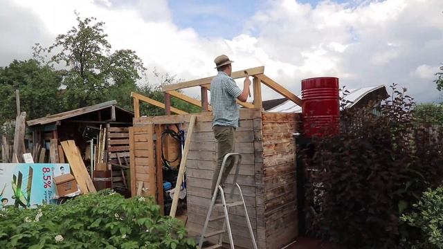 Строю крышу. Сарай-туалет 3х1.5 своими руками. смотреть онлайн