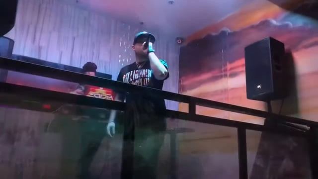 Mark B dice en New York: “Podemos hacer un buen Show urbano sin decir malas palabras para entretene смотреть онлайн