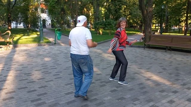 Харьков,танцы в саду,