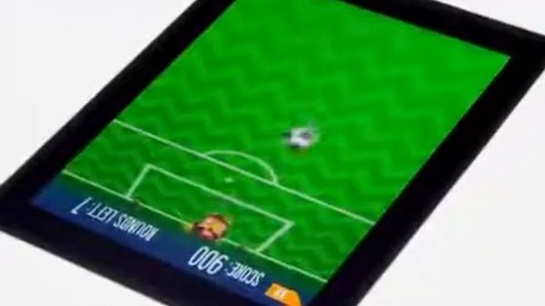 Furby BOOM   играет в Fur-Ball !