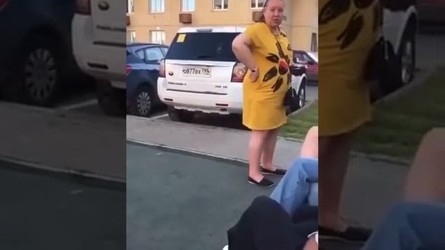 Жирная баба разделась на детской площадке Fat Woman Undressed On The Playground