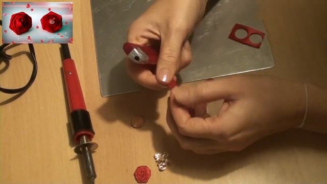 Flower Kanzashi Master Class hand made DIY Tutorial Сережки - гвоздики из плоской розы смотреть онлайн