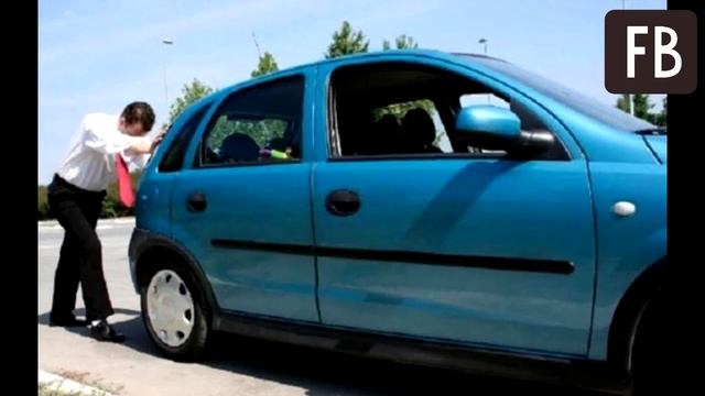 Мужчина опоздал на собеседование, помогая старику отремонтировать машину смотреть онлайн