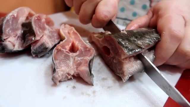 Лучший СПОСОБ ЖАРКИ КАРПА БЕЗ МЕЛКИХ СПИННЫХ КОСТЕЙ смотреть онлайн