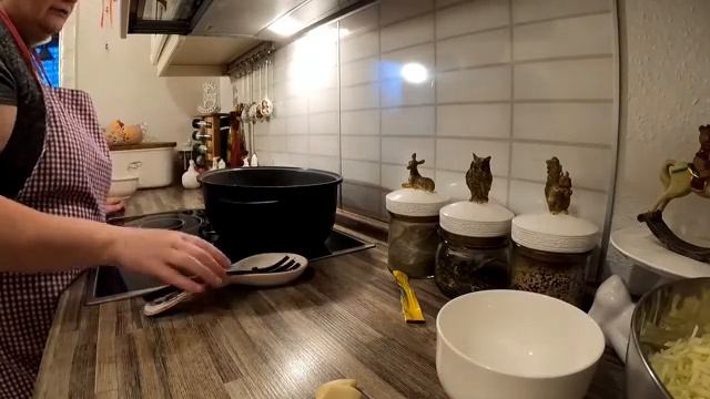 ШТРУДЛИ ИЗ ДРОЖЖЕВОГО ТЕСТА С КАПУСТОЙ И МЯСОМ/РЕАНИМИРОВАЛА ТЕЛЕФОН/ смотреть онлайн