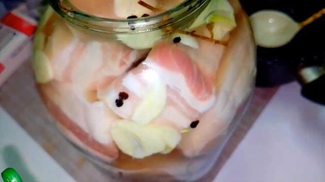 САЛО В РАССОЛЕ. СЪЕДАЕТСЯ В ОДИН МИГ??delicious lard or brisket in brine смотреть онлайн
