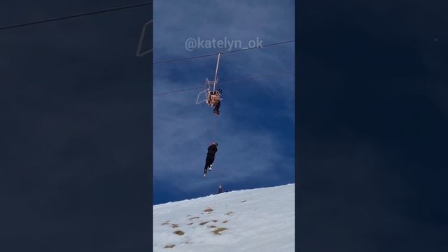 Домбай. Люди прыгают с подъемников смотреть онлайн